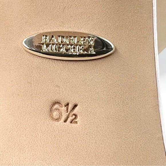 Badgley Mischka Size 6.5 White Satin Floral‎ Jeweled Dress Sandals Heels Shoes - Picture 13 of 14